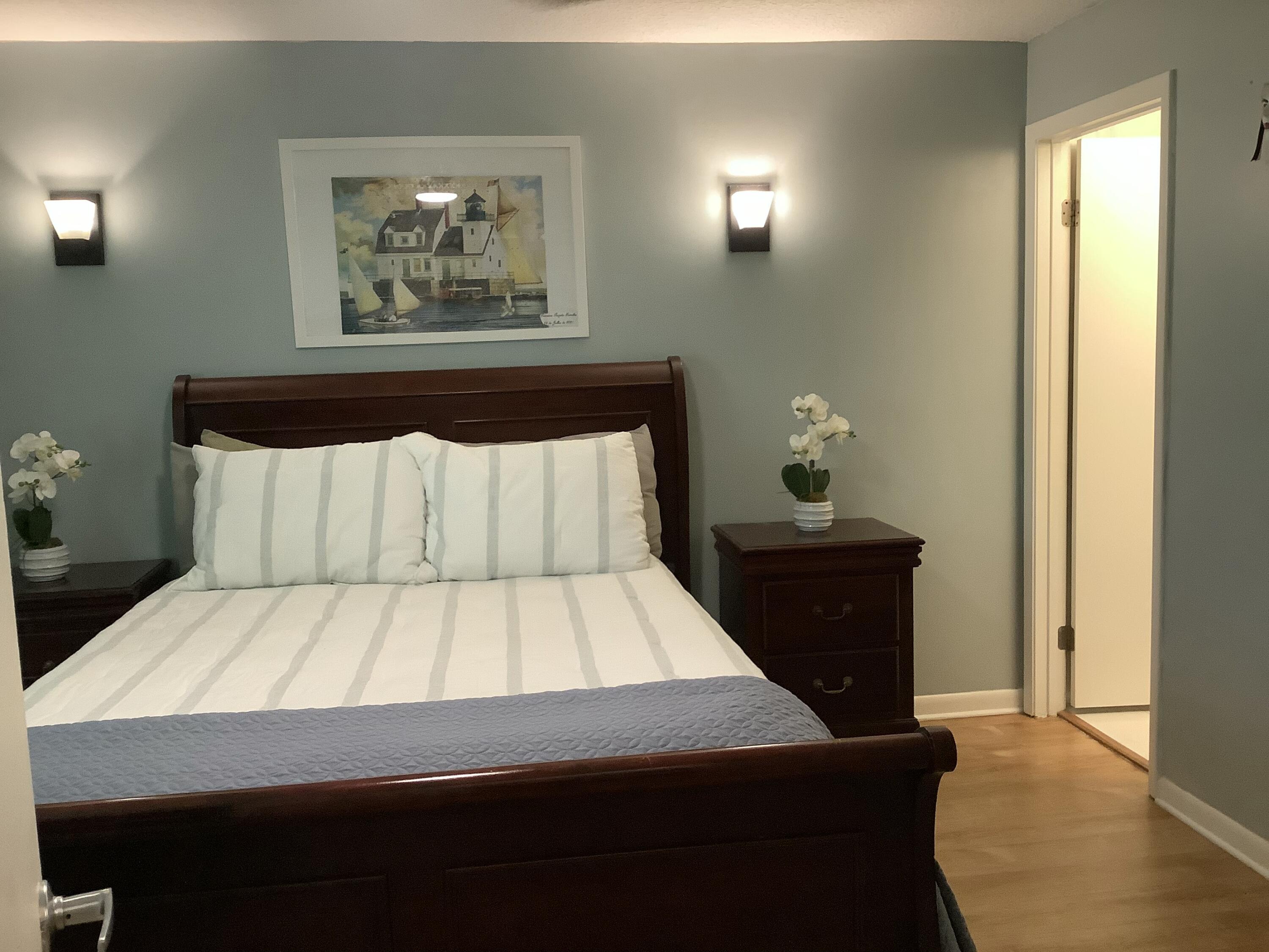 22040 Palms Way, Unit 204 Boca Raton, FL 33433 - Photo 12 of 20 a bedroom with a bed and lamps