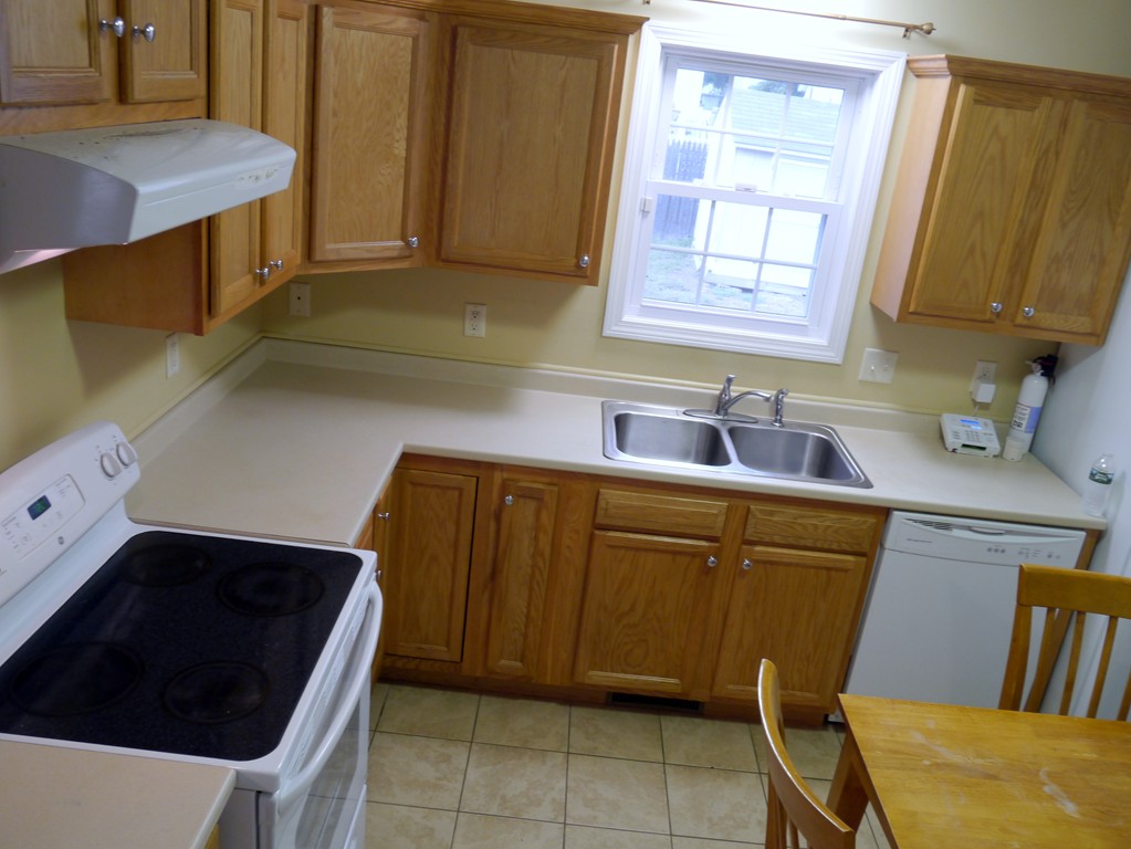 83 Superior Avenue Springfield, MA 01151 - Photo 3 of 10 Gallery Image 3