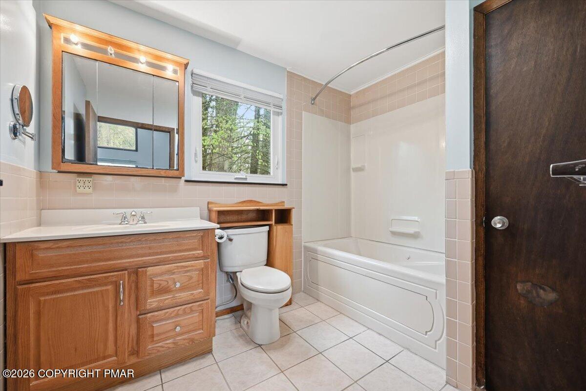 1238 Glenbrook Road Bartonsville, PA 18321 - Photo 46 of 107 046-041_DSC_6097