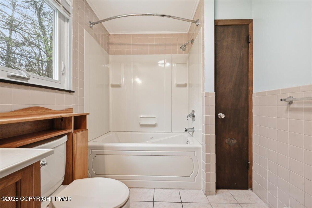 1238 Glenbrook Road Bartonsville, PA 18321 - Photo 48 of 107 048-043_DSC_6103