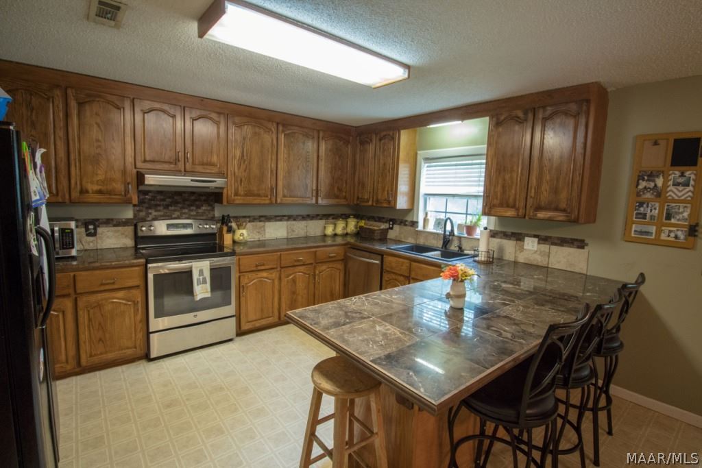 332 Settlement Road Hartford, AL 36344 - Photo 4 of 31 Gallery Image 4