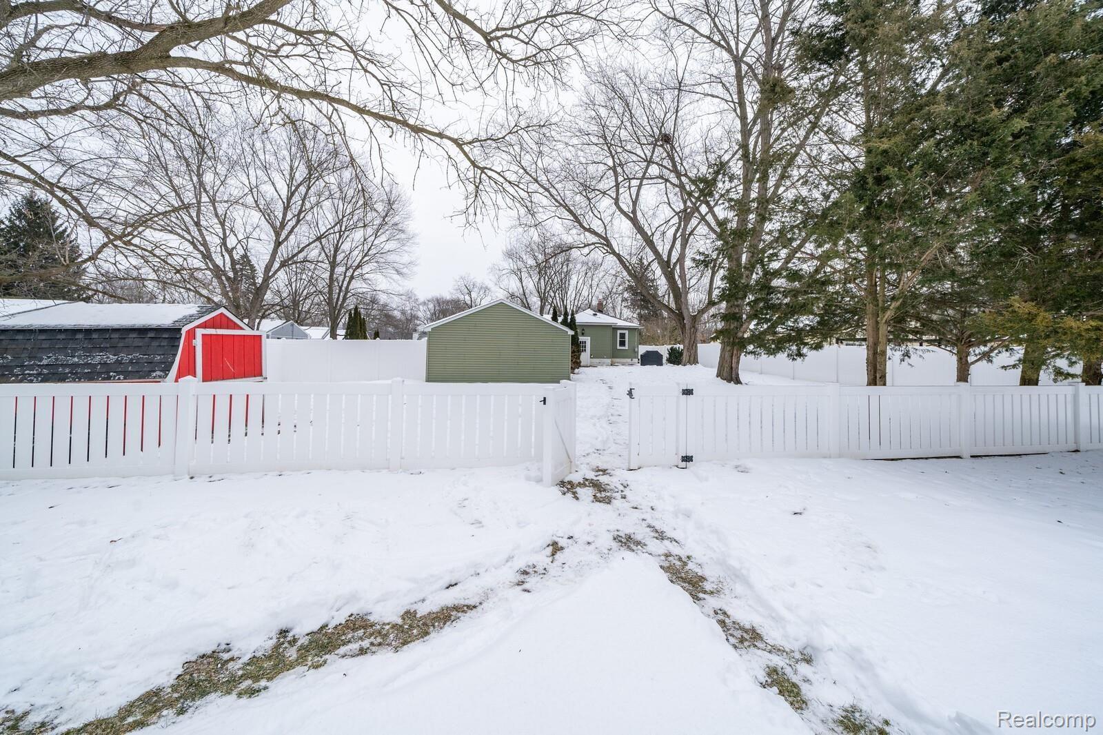 3272 Grant Road Rochester, MI 48309 - Photo 28 of 30 28_DSC00424_mls.jpg