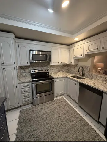 $1,600 | 3590 Via Poinciana, Unit 510, Lake Worth, FL 33467