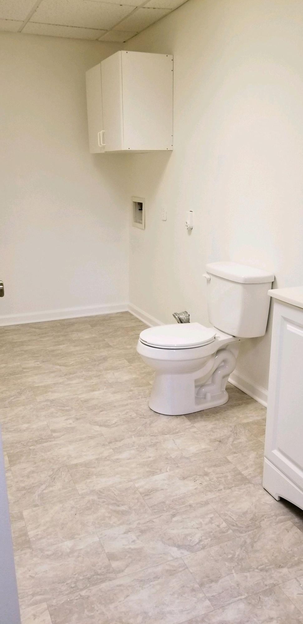 118 Garnet Lane Oak Ridge, TN 37830 - Photo 25 of 28 a bathroom with a toilet a sink and a mirror