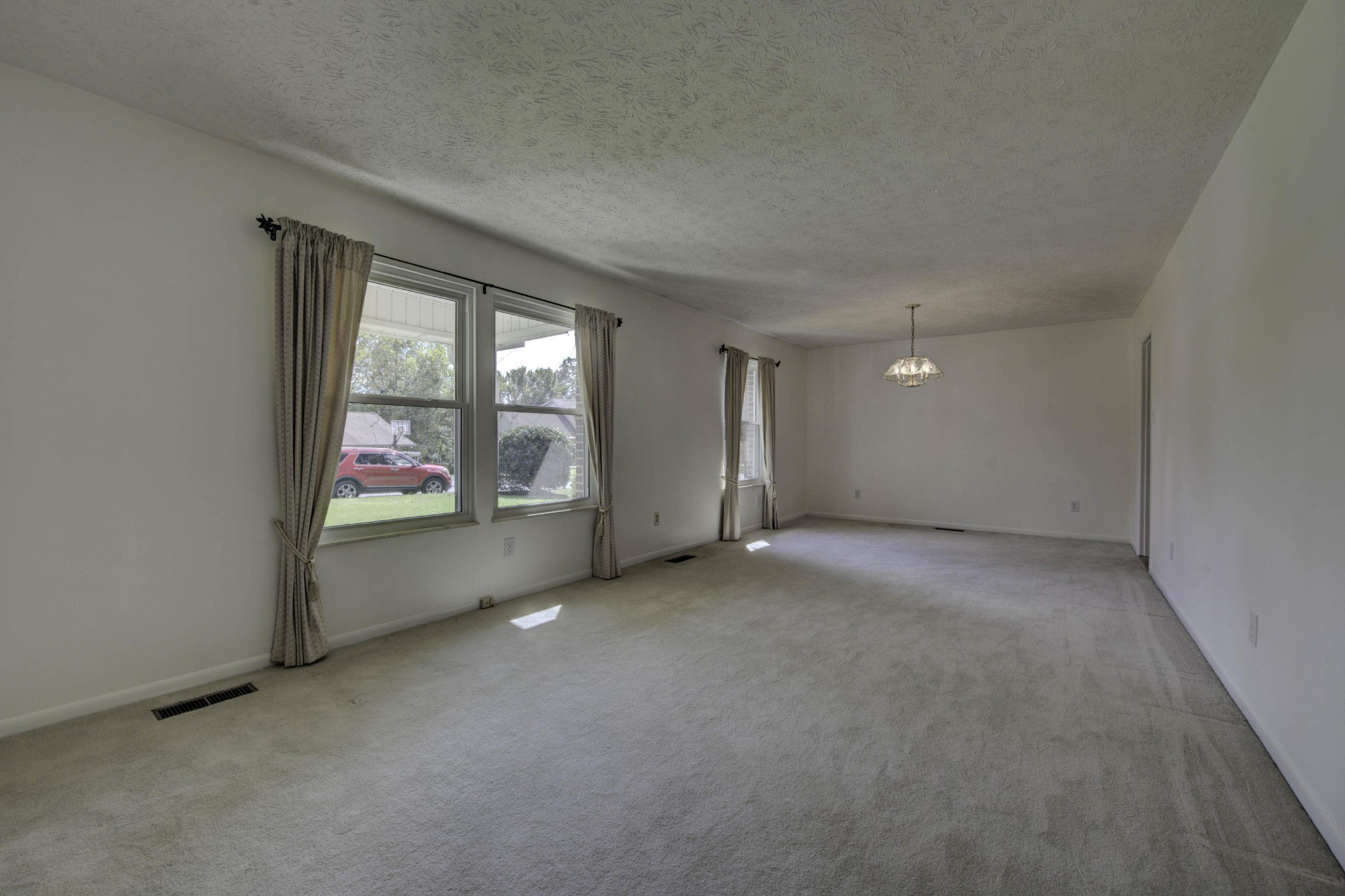 118 Garnet Lane Oak Ridge, TN 37830 - Photo 4 of 28 an empty room with windows