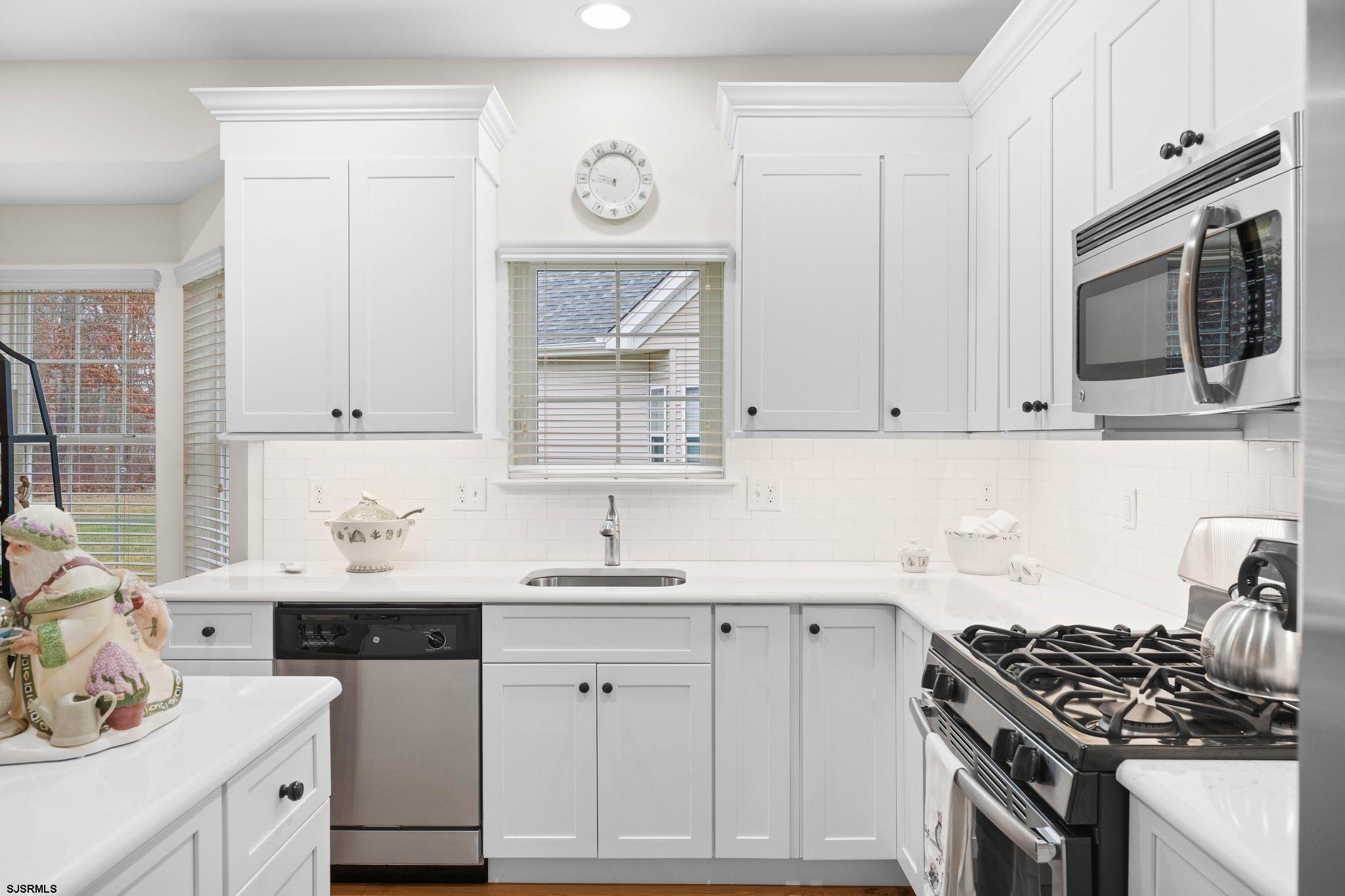 11 Daffodil Road Egg Harbor Township, NJ 08234 - Photo 10 of 50 a kitchen with granite countertop a sink stove and microwave
