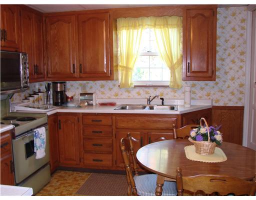648 Milltown Road Plum, PA 15068 - Photo 5 of 16 Kitchen.