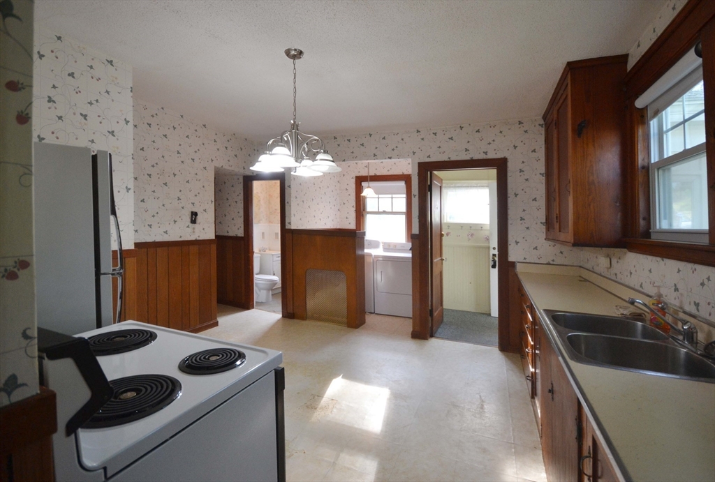 122 Morningside Road Worcester, MA 01602 - Photo 12 of 35 a kitchen with a sink stove and refrigerator