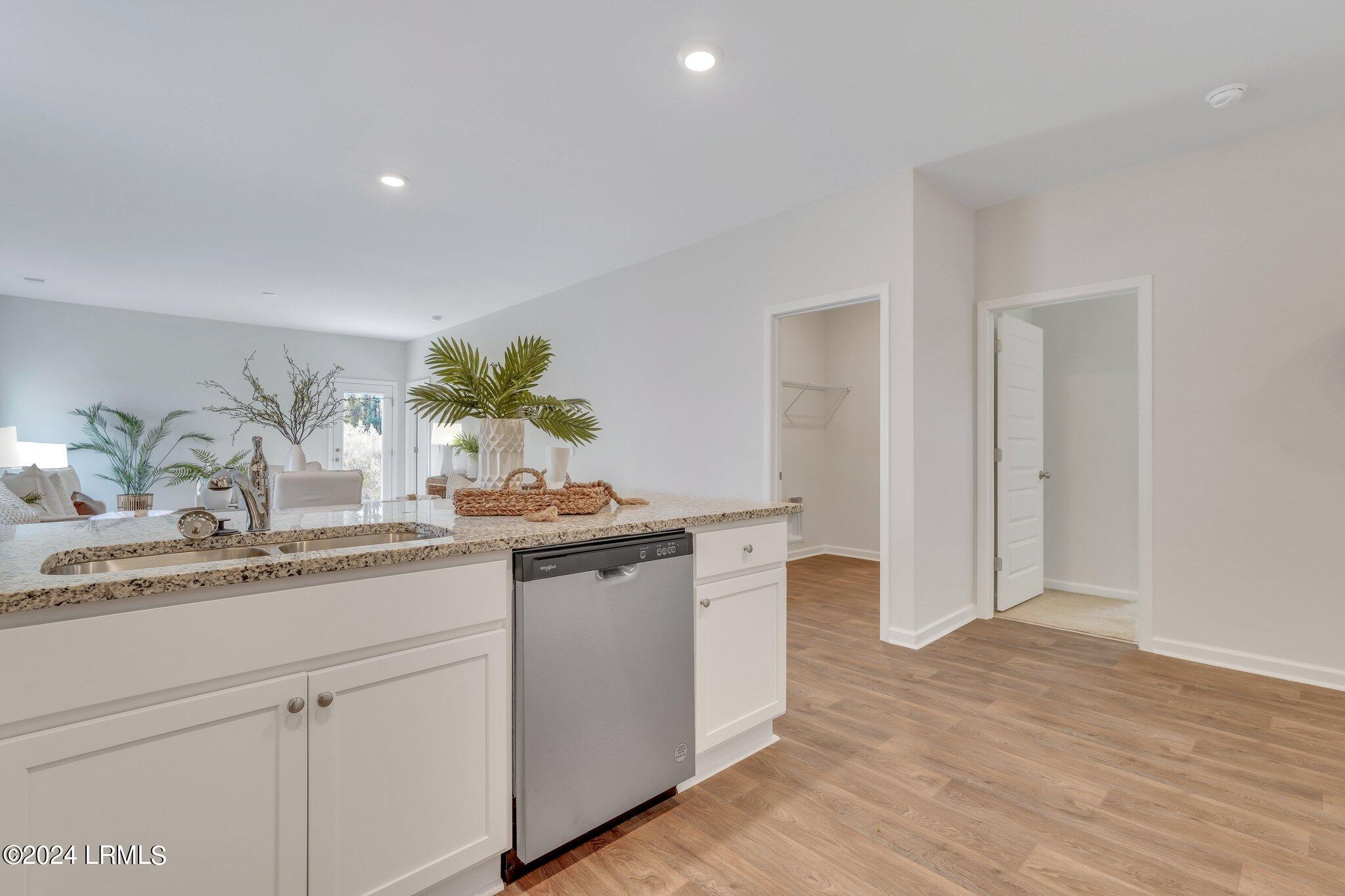 548 Hideaway Street Ridgeland, SC 29936 - Photo 12 of 30 11 Island to LR