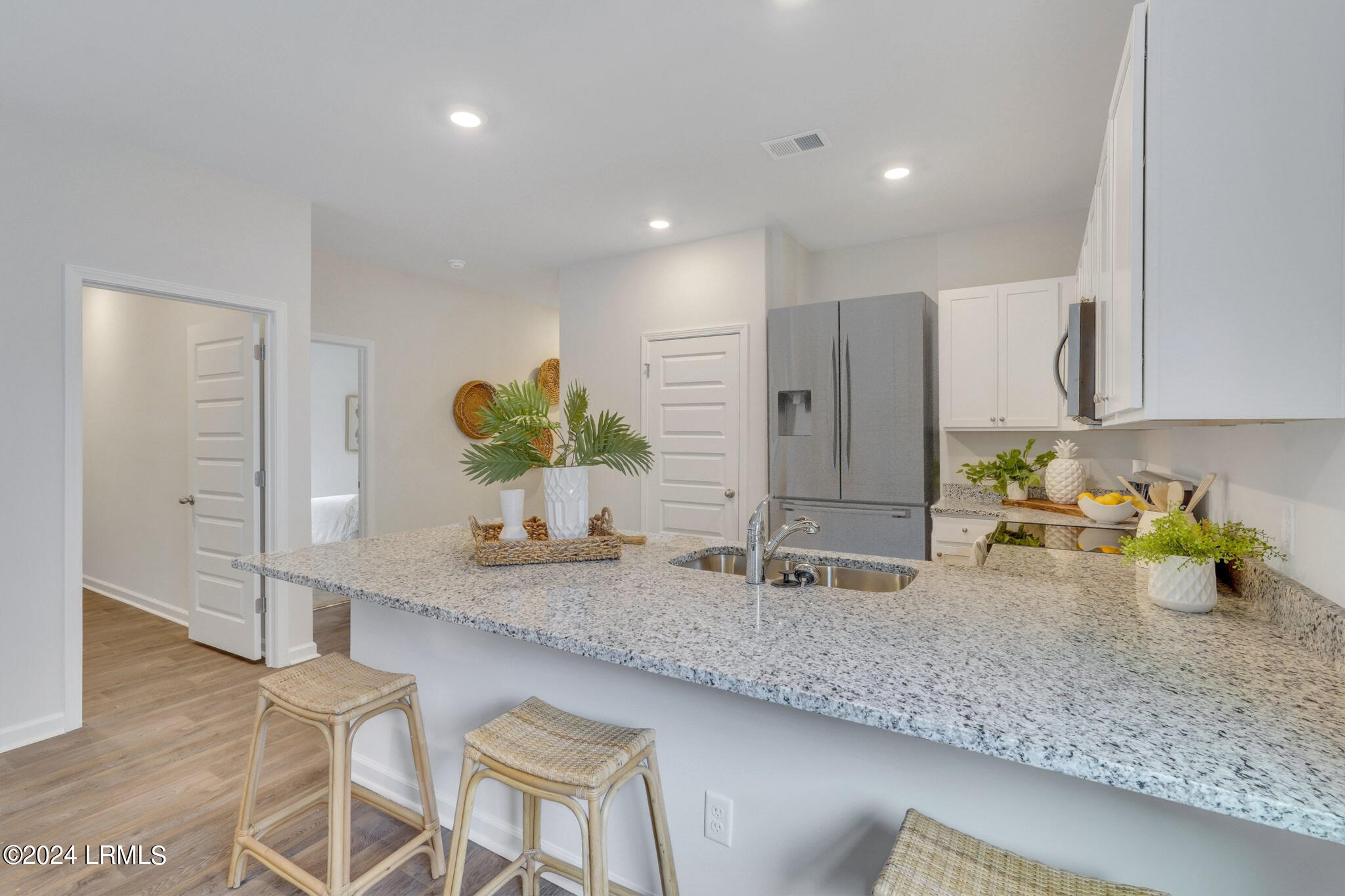 548 Hideaway Street Ridgeland, SC 29936 - Photo 9 of 30 8 Island to Kitchen
