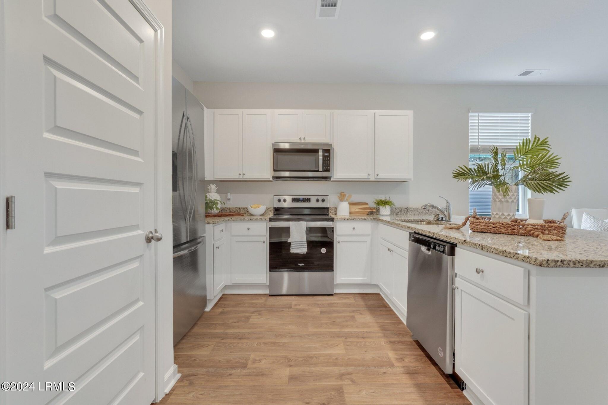 548 Hideaway Street Ridgeland, SC 29936 - Photo 10 of 30 9 Kitchen