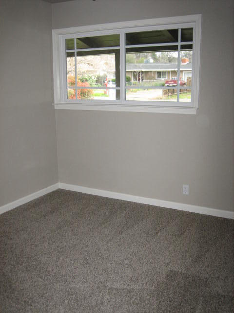 2610 Irwin Road Redding, CA 96002 - Photo 19 of 27 an empty room with a window