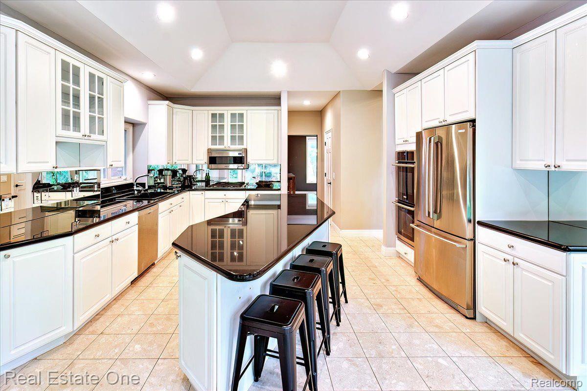 5016 Stonehenge Drive Rochester, MI 48306 - Photo 17 of 82 Gallery Image 17