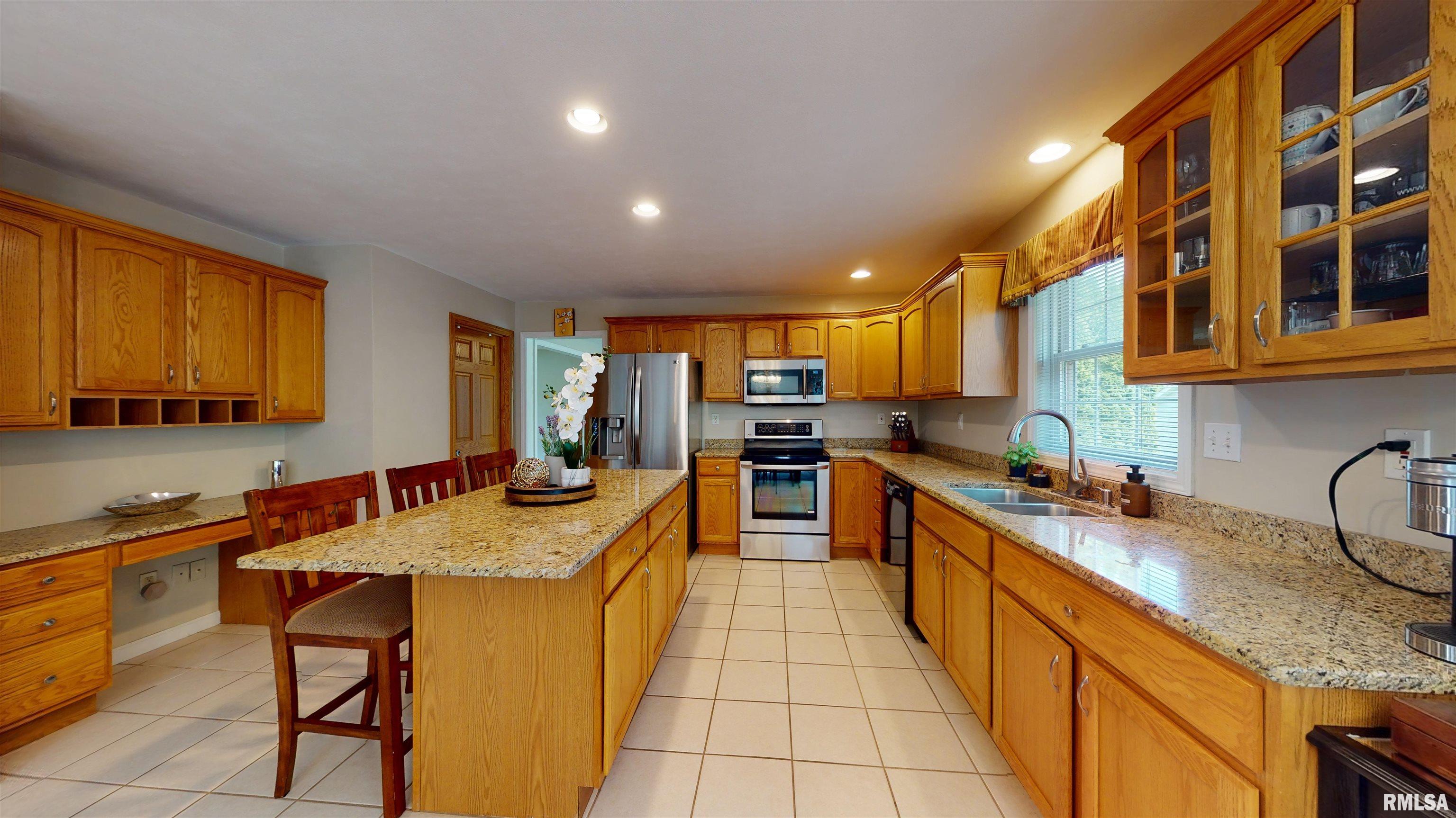308 Westfield Court Dunlap, IL 61525 - Photo 14 of 49