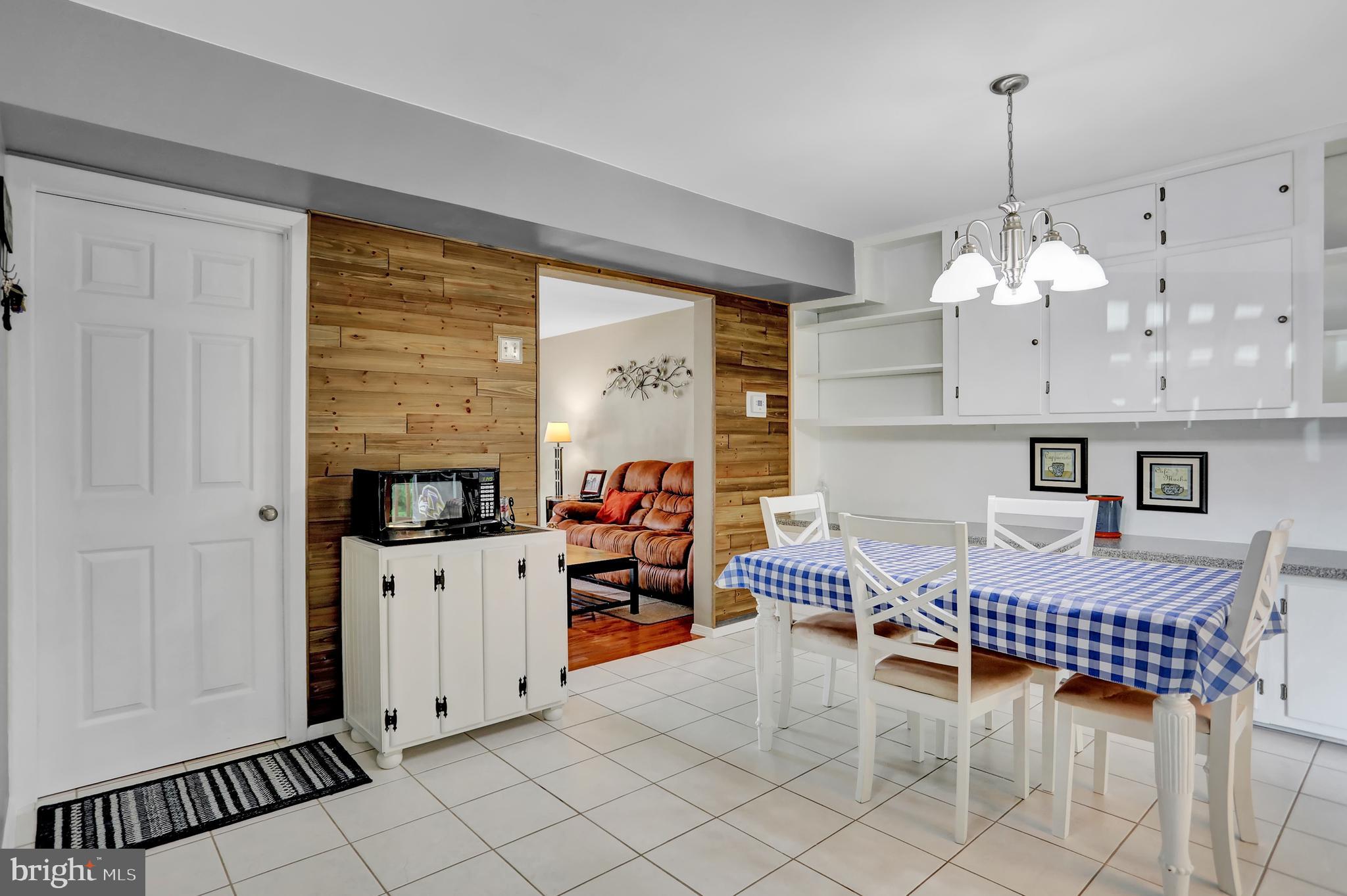 8203 Mitnick Road Baltimore, MD 21236 - Photo 11 of 33 ACCENTED WALL