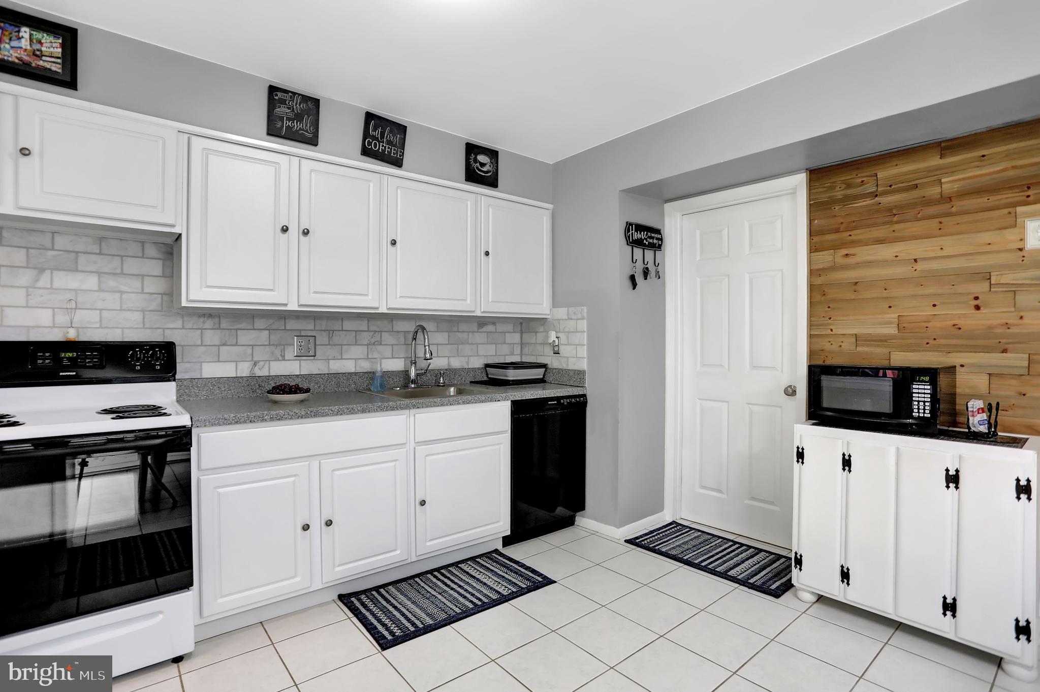 8203 Mitnick Road Baltimore, MD 21236 - Photo 8 of 33 STAINLESS APPLIANCES