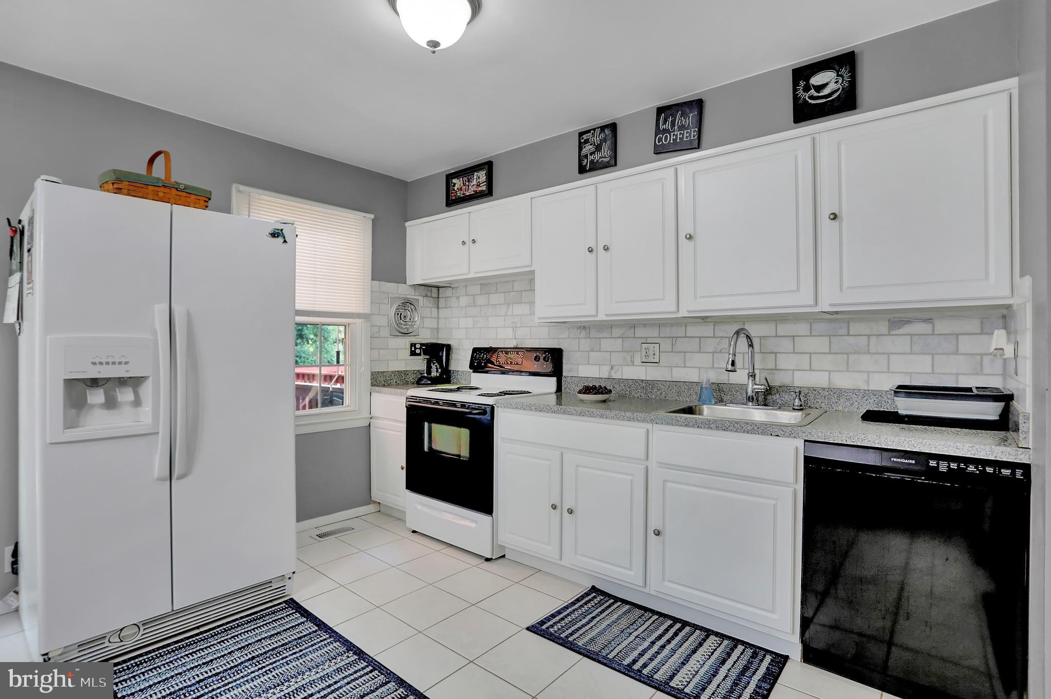 8203 Mitnick Road Baltimore, MD 21236 - Photo 9 of 33 GRANITE COUNTER TOPS