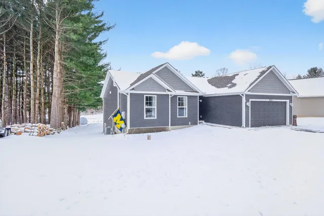 $325,000 | 4461 Spinnaker Lane, Pleasant Lake, MI 49272