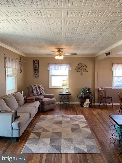 44 Lea Road New Castle, DE 19720 - Photo 2 of 19 Living Room