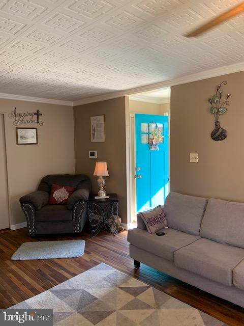 44 Lea Road New Castle, DE 19720 - Photo 4 of 19 Living Room