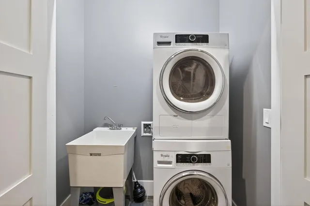 $2,700,000 | 525 Smithtown Court, Excelsior, MN 55331