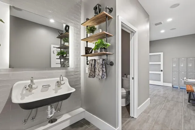 $2,700,000 | 525 Smithtown Court, Excelsior, MN 55331