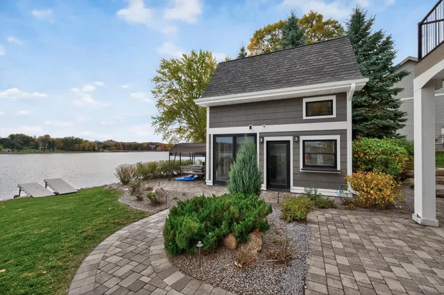 $2,700,000 | 525 Smithtown Court, Excelsior, MN 55331