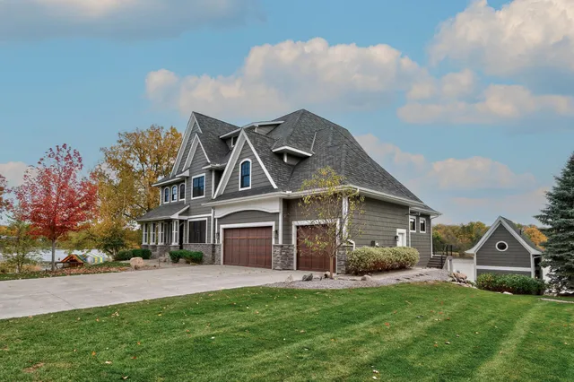 $2,700,000 | 525 Smithtown Court, Excelsior, MN 55331