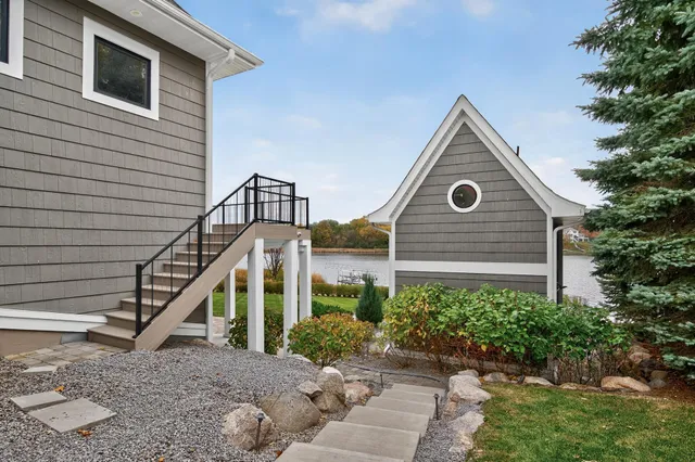 $2,700,000 | 525 Smithtown Court, Excelsior, MN 55331