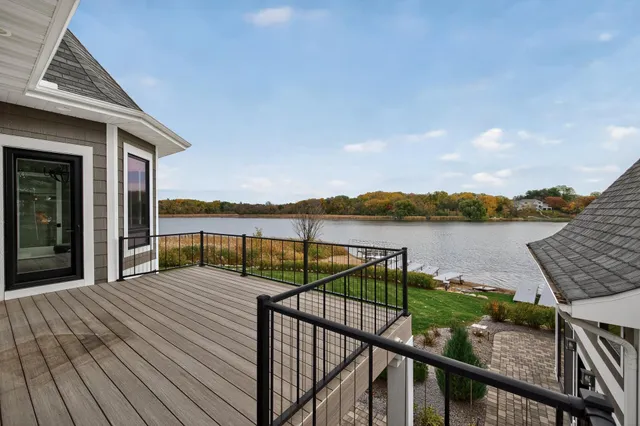 $2,700,000 | 525 Smithtown Court, Excelsior, MN 55331