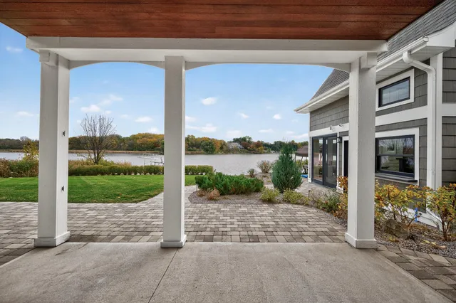 $2,700,000 | 525 Smithtown Court, Excelsior, MN 55331