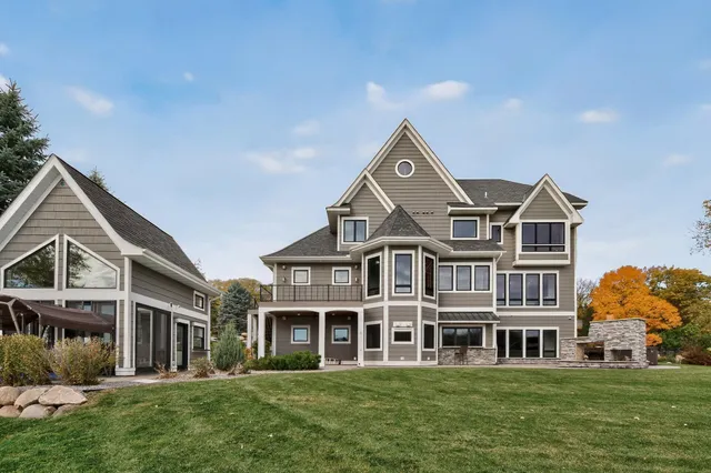 $2,700,000 | 525 Smithtown Court, Excelsior, MN 55331