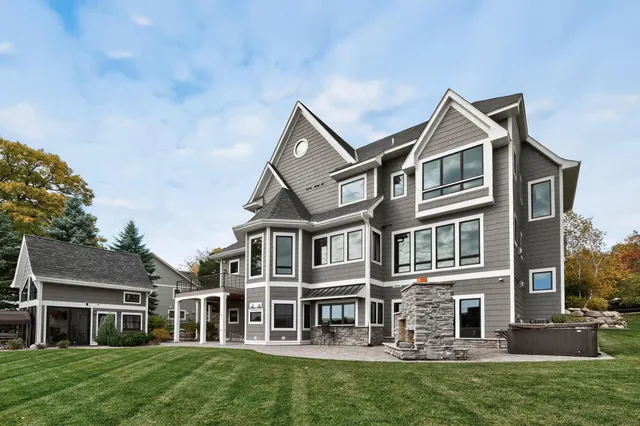 $2,700,000 | 525 Smithtown Court, Excelsior, MN 55331