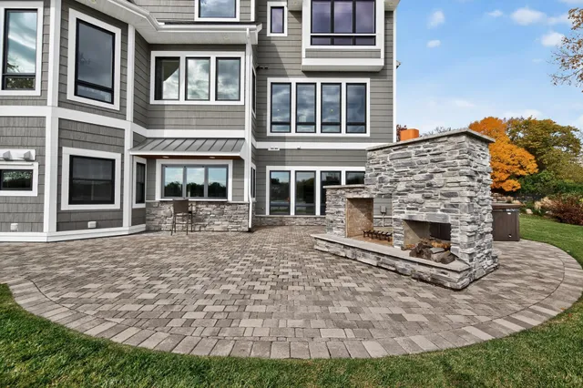 $2,700,000 | 525 Smithtown Court, Excelsior, MN 55331