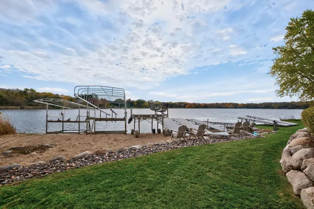 $2,700,000 | 525 Smithtown Court, Excelsior, MN 55331
