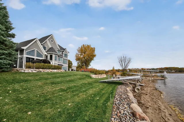 $2,700,000 | 525 Smithtown Court, Excelsior, MN 55331