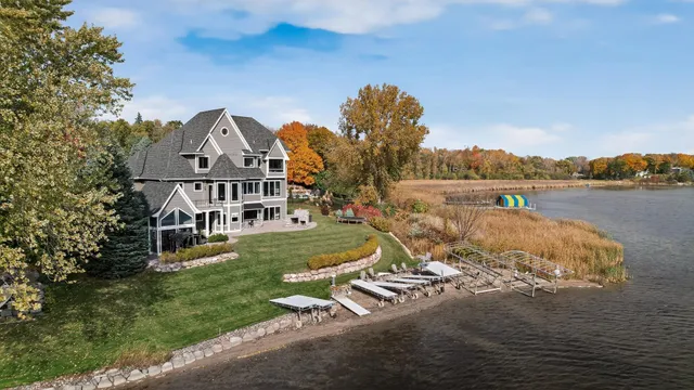 $2,700,000 | 525 Smithtown Court, Excelsior, MN 55331