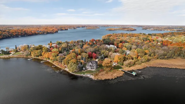 $2,700,000 | 525 Smithtown Court, Excelsior, MN 55331