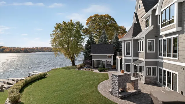 $2,700,000 | 525 Smithtown Court, Excelsior, MN 55331