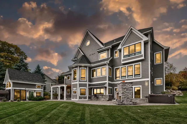 $2,700,000 | 525 Smithtown Court, Excelsior, MN 55331