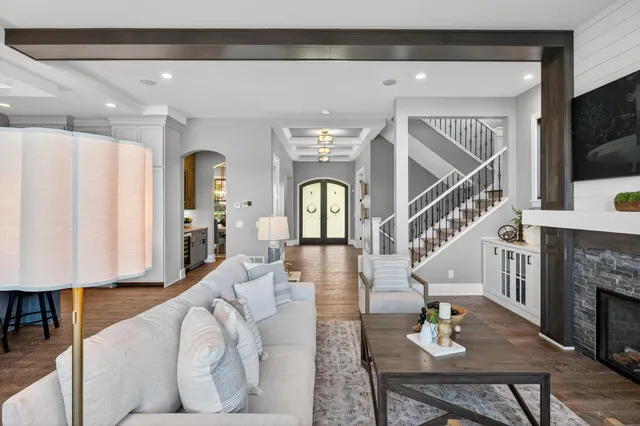 $2,700,000 | 525 Smithtown Court, Excelsior, MN 55331