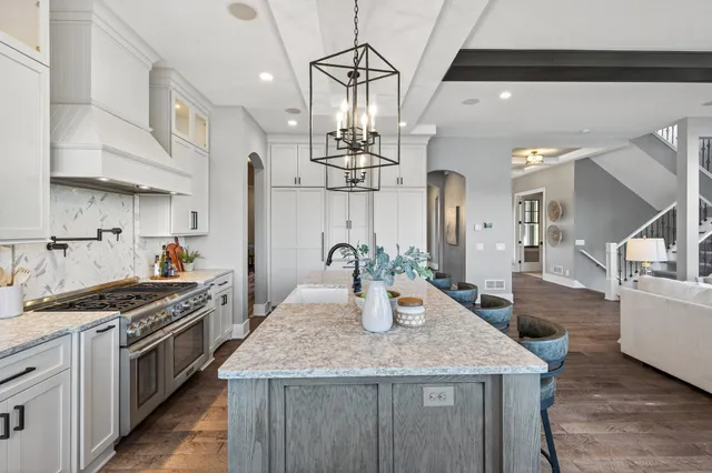 $2,700,000 | 525 Smithtown Court, Excelsior, MN 55331