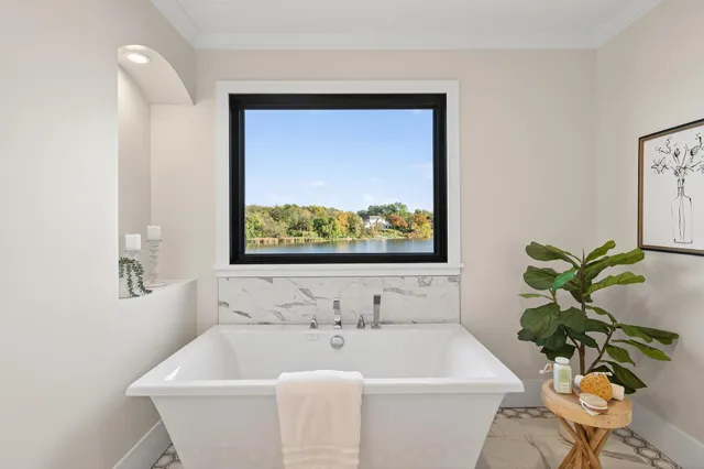 $2,700,000 | 525 Smithtown Court, Excelsior, MN 55331