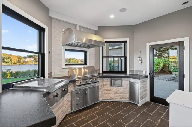 $2,700,000 | 525 Smithtown Court, Excelsior, MN 55331