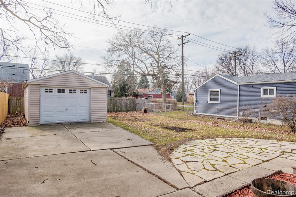 2227 Hampton Road Grosse Pointe, MI 48236 - Photo 12 of 32
