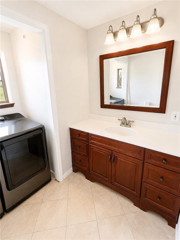 1046 Hastie Road Pittsburgh, PA 15234 - Photo 20 of 23 Laundry/Half Bath