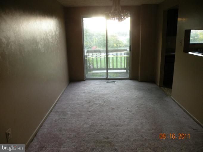 2402 Ridgely Street Baltimore, MD 21230 - Photo 8 of 10 an empty room with windows