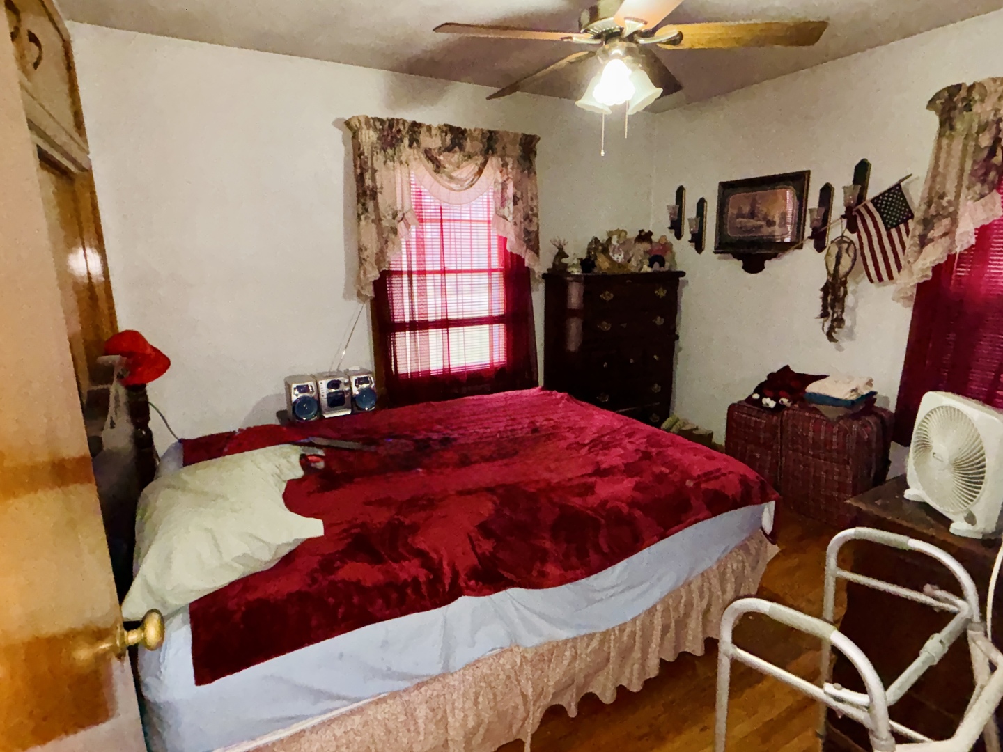 1001 Marcy Street Ottawa, IL 61350 - Photo 14 of 18 a bed room with a bed and chair