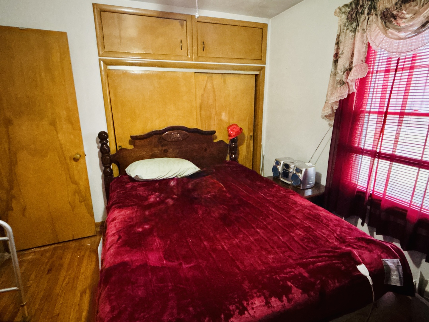 1001 Marcy Street Ottawa, IL 61350 - Photo 15 of 18 a bedroom with a bed and a mirror