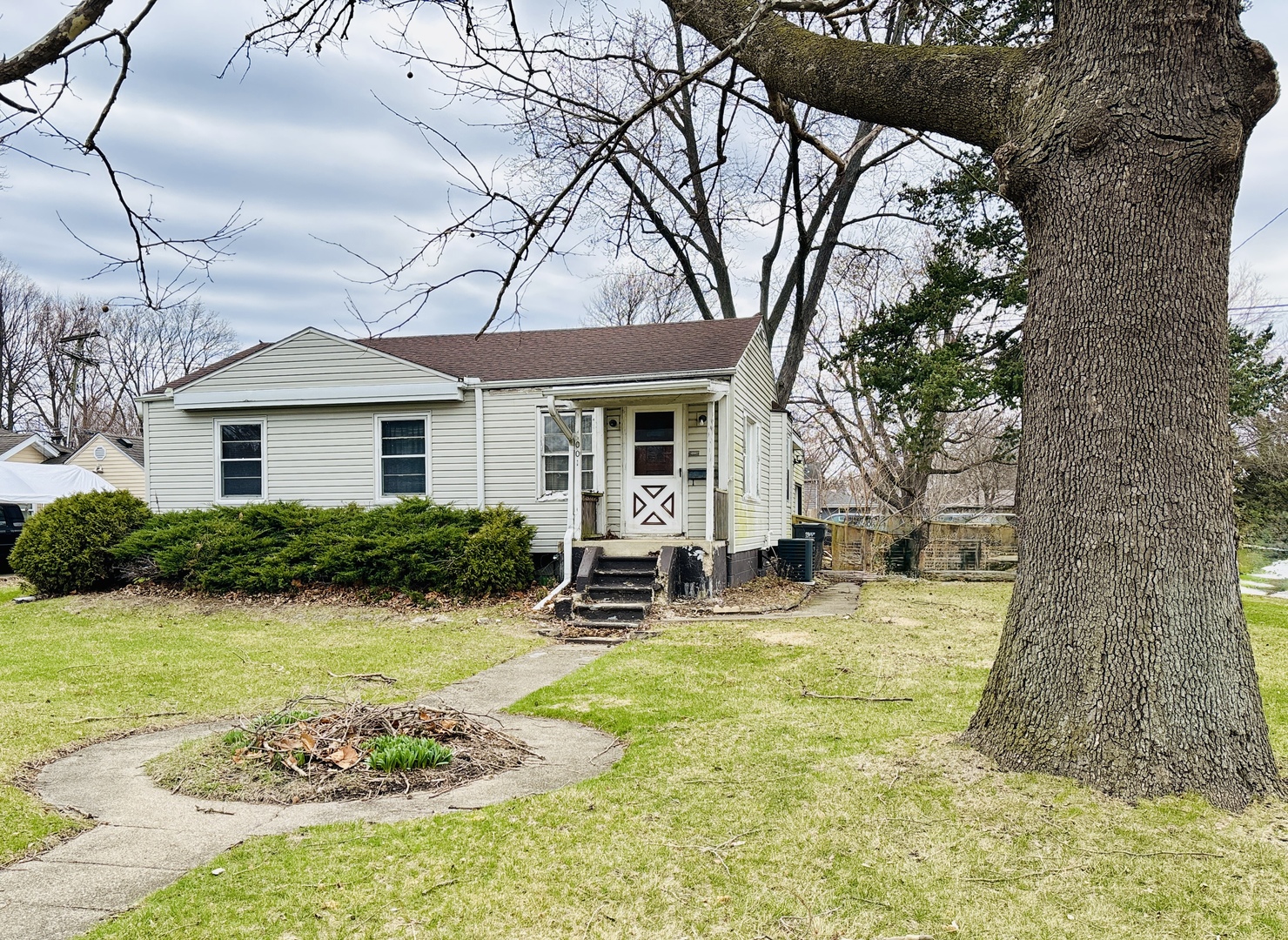 1001 Marcy Street Ottawa, IL 61350 - Photo 2 of 18 a backyard of a house with garden and outdoor seating